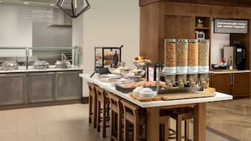 Frukost enligt egen beställning varje dag (USD 10.95 per person)