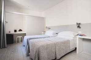 Quarto casal ou duplo standard | Roupas de cama premium, edredons de pluma, frigobar, escrivaninha