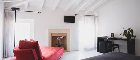 Svit - icke-rökare - utsikt mot floden | Sängtillbehör av högsta kvalitet, duntäcken, minibar och skrivbord