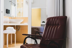 Standaard kamer, 1 twee- of 2 eenpersoonsbedden | Luxe beddengoed, donzen dekbedden, een minibar, een bureau