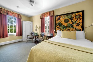 Deluxe Room, 1 Queen Bed