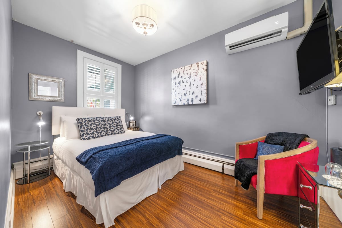 Basic Room, 1 Double Bed, Non Smoking | 1 bedroom, Egyptian cotton sheets, hypo-allergenic bedding