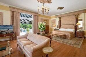 Signature Luxury Suite