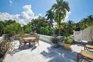 Suite, 1 King Bed, Non Smoking, Terrace