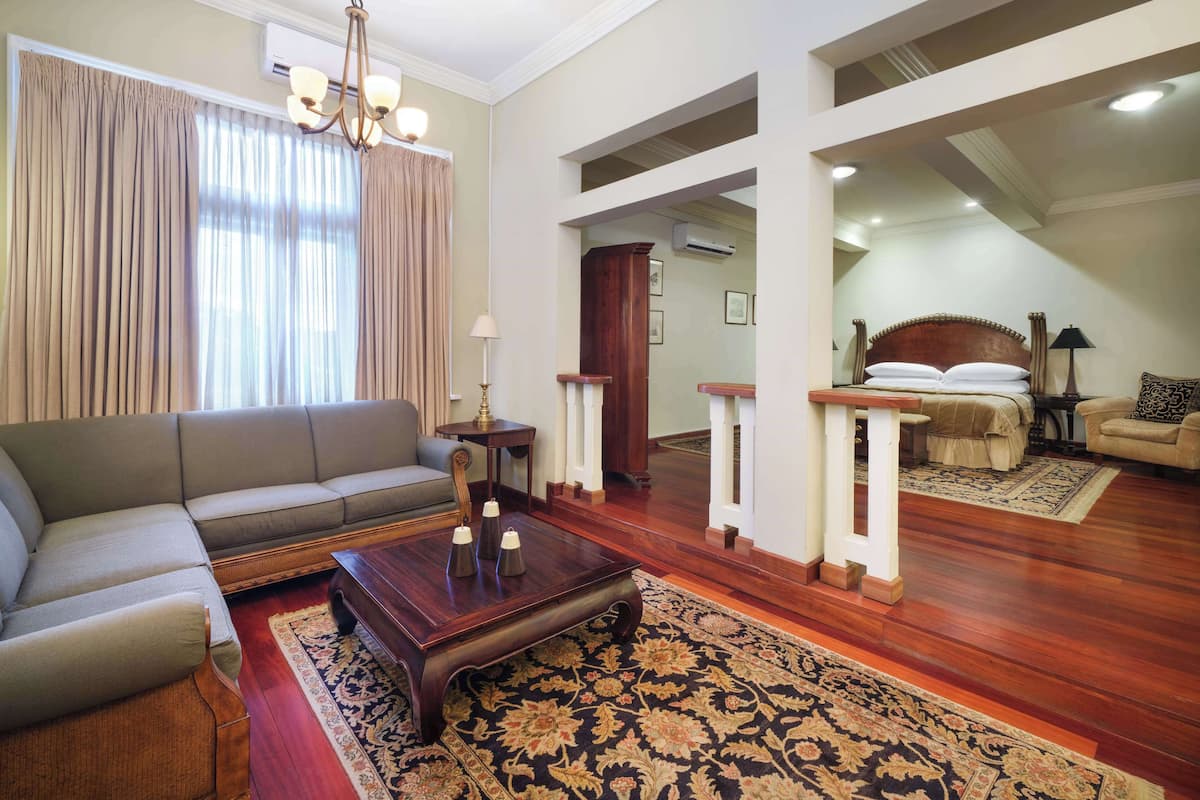 Suíte, 1 cama King, terraço, vista para a montanha | Roupas de cama premium, frigobar, cofres nos quartos, escrivaninha