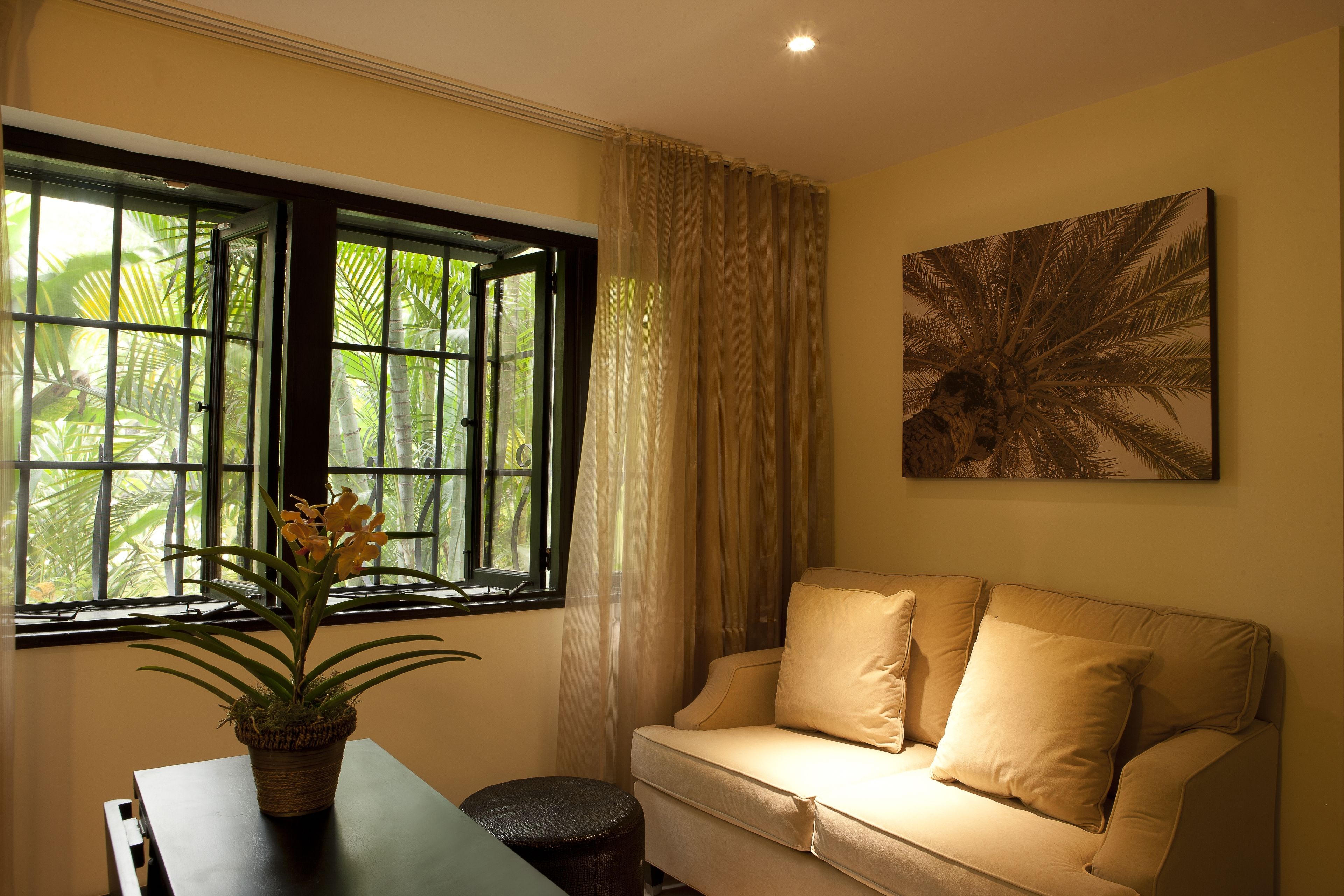 premium junior suite | premium bedding, minibar, in-room safe, desk