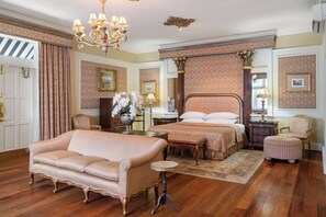 Suite, 1 King Bed, Non Smoking, Terrace | Premium bedding, minibar, in-room safe, desk