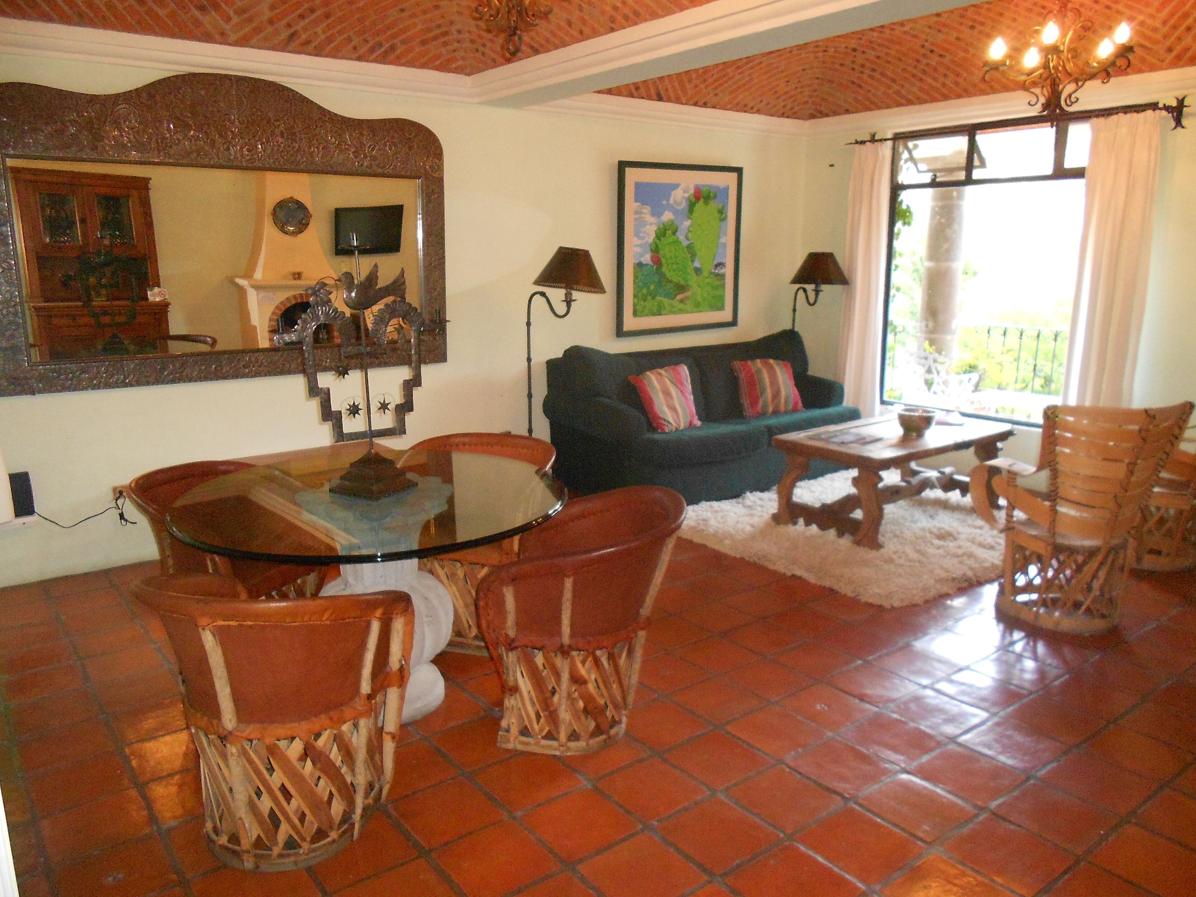 suite, 1 king bed (solo habitacion) | premium bedding, in-room safe, individually decorated, desk