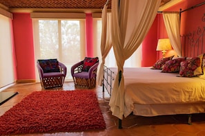 Premium bedding, in-room safe, individually decorated, desk - La Puertecita Boutique Hotel (San Miguel de Allende)