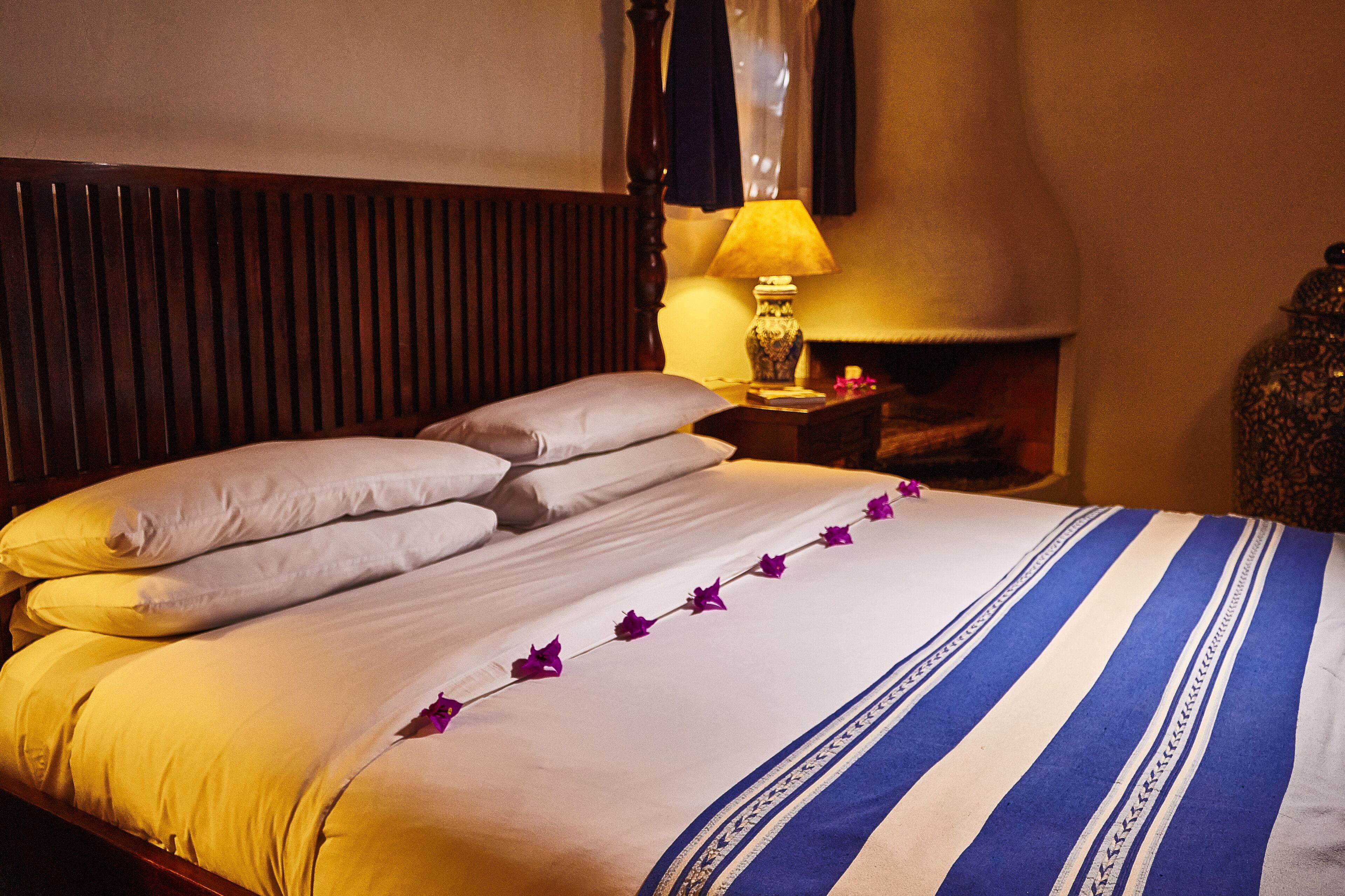 junior room, 1 king bed (solo habitacion) | premium bedding, in-room safe, individually decorated, desk