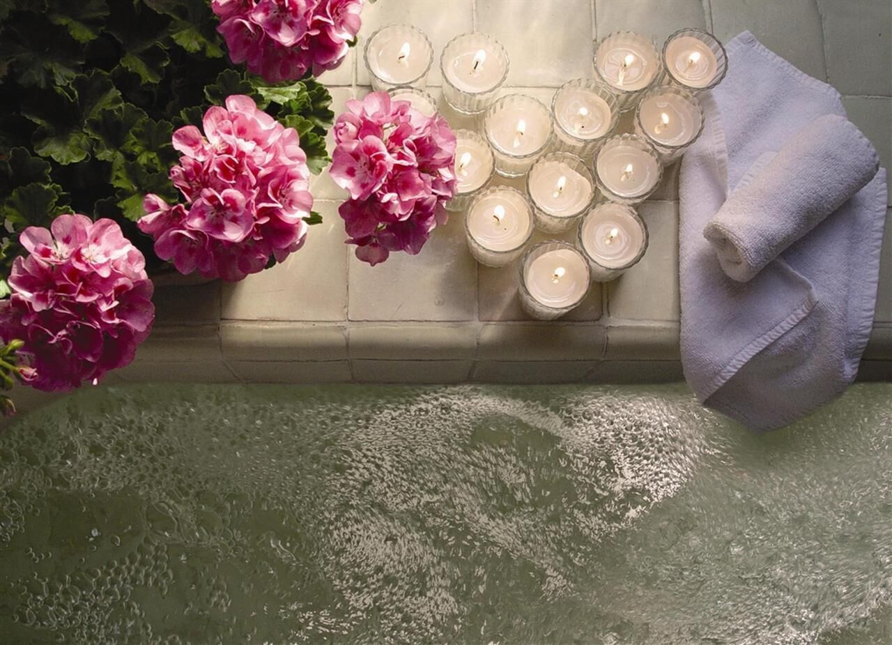 junior room, 1 king bed (solo habitacion) | premium bedding, in-room safe, individually decorated, desk