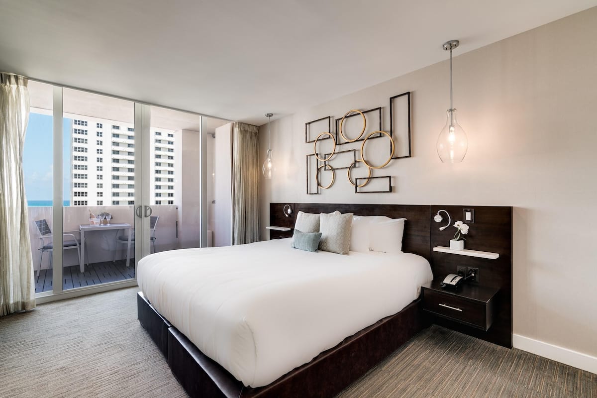 1 bedroom, premium bedding, in-room safe, desk