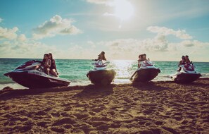 Beach nearby, sun loungers, beach towels