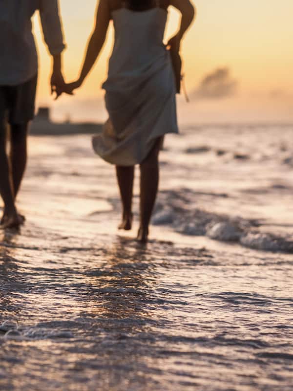 Beach nearby, sun loungers, beach towels