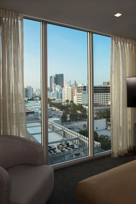 Berkeley Shore Hotel - Image 6