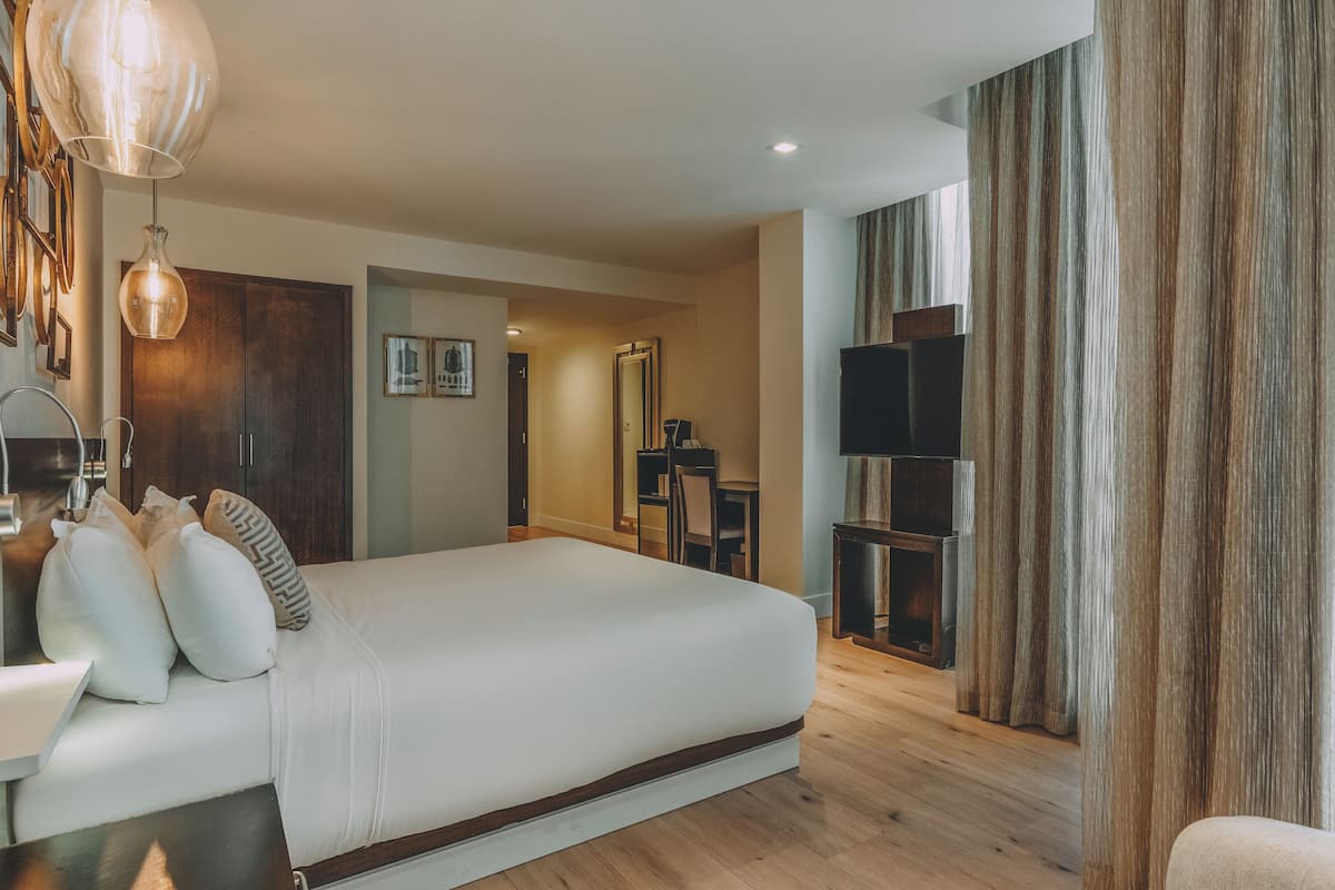 1 bedroom, premium bedding, in-room safe, desk