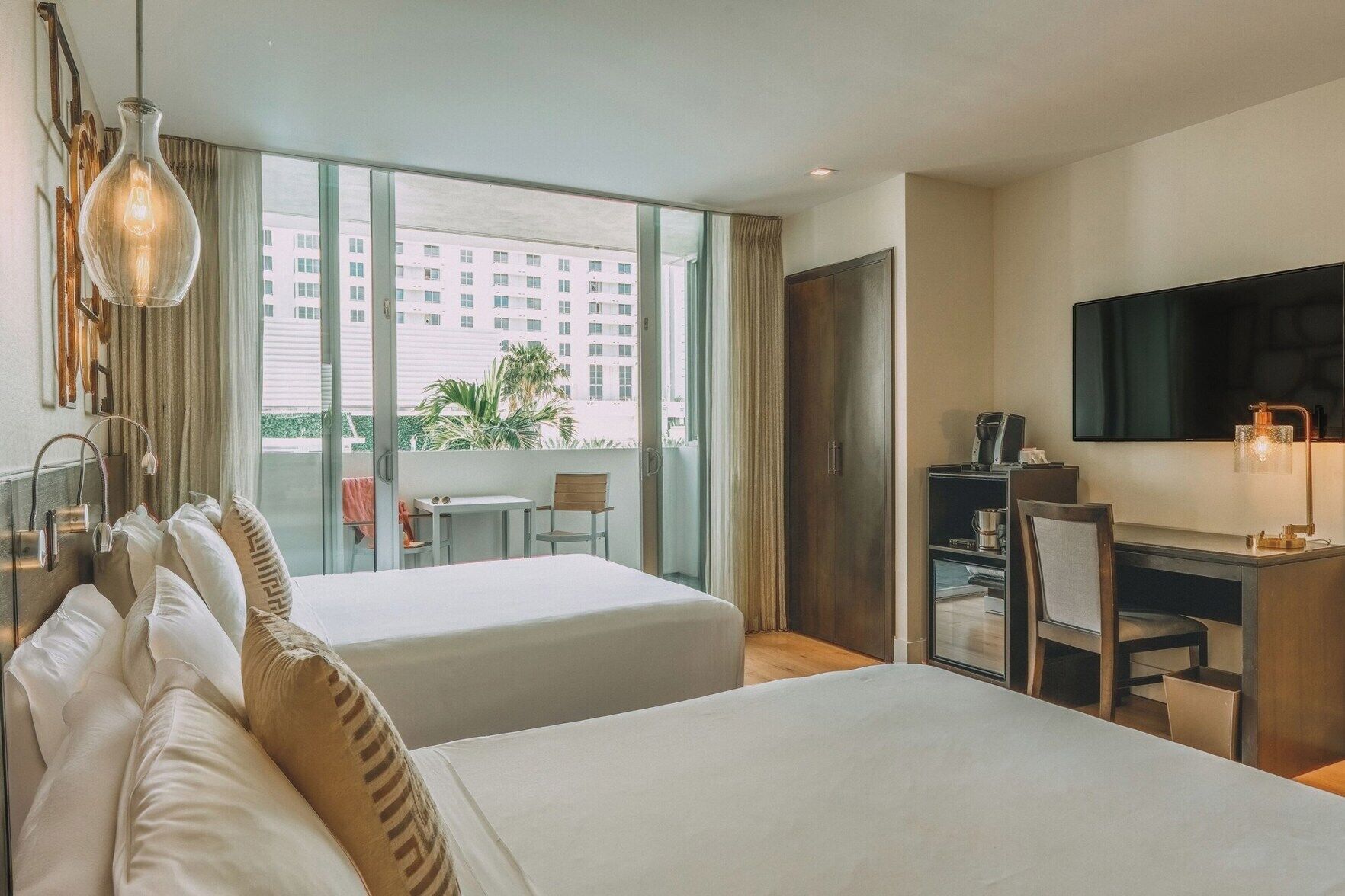 Premium bedding, in-room safe, desk, laptop workspace