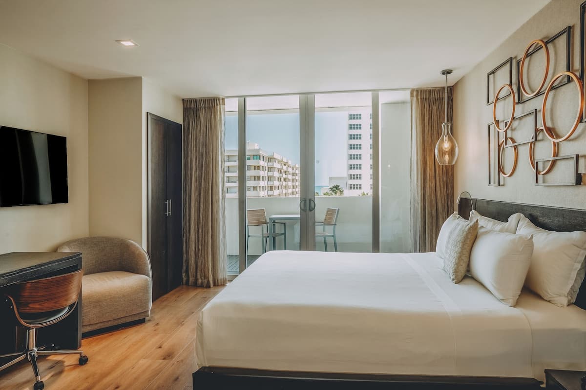 1 bedroom, premium bedding, in-room safe, desk