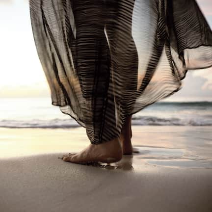 靠近海滩、沙滩椅、沙滩毛巾