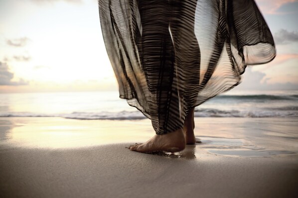 Beach nearby, sun loungers, beach towels