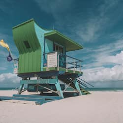 Beach nearby, sun loungers, beach towels
