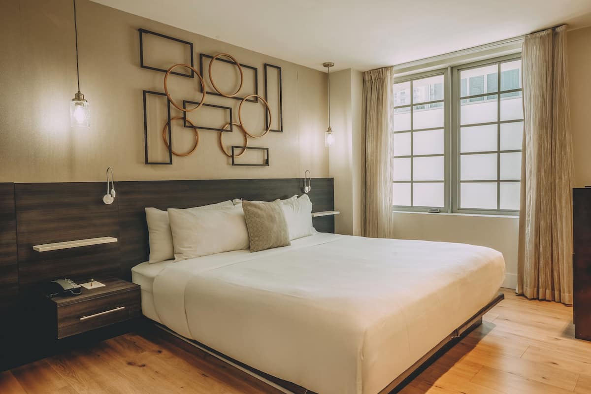 1 bedroom, premium bedding, in-room safe, desk