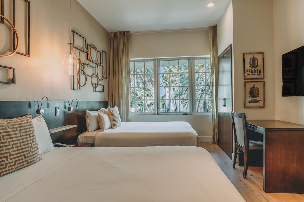 Premium bedding, in-room safe, desk, laptop workspace