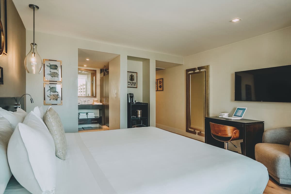 Premium bedding, in-room safe, desk, laptop workspace