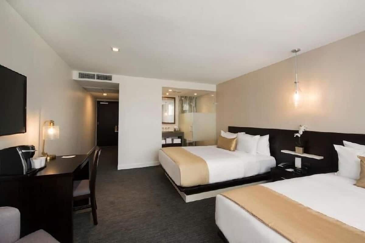 Premium bedding, in-room safe, desk, laptop workspace
