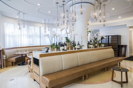 Berkeley Shore Hotel - Image 8