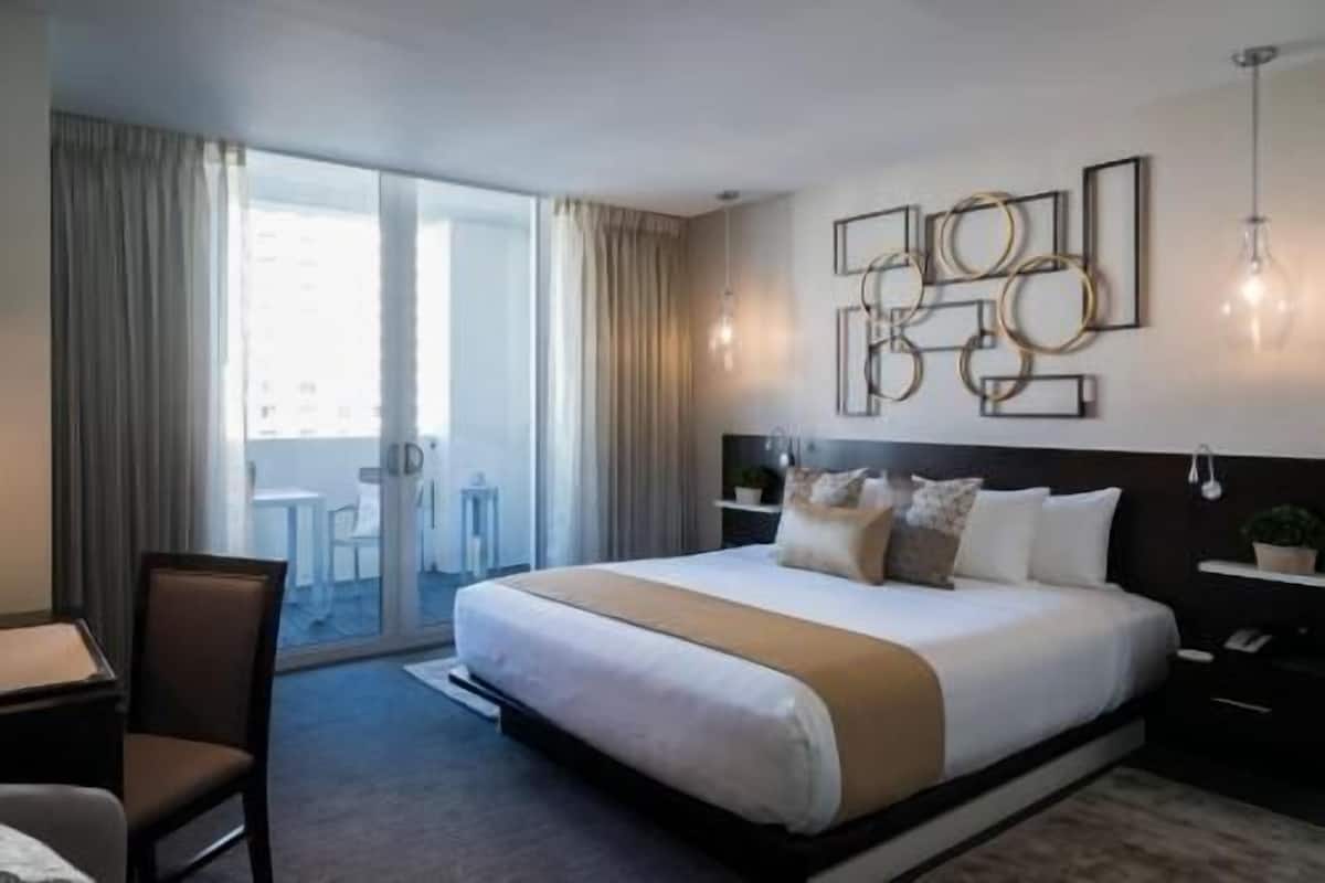 Premium bedding, in-room safe, desk, laptop workspace