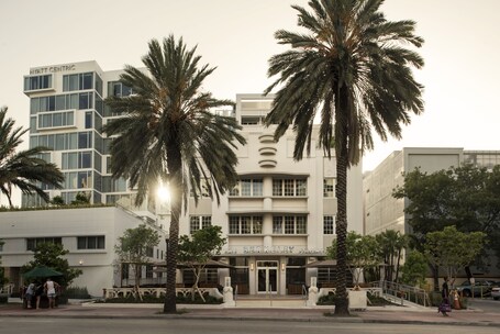 Berkeley Shore Hotel - Image 46