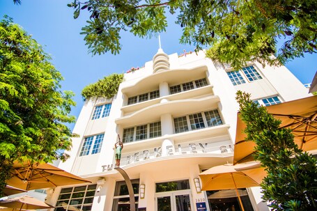 Berkeley Shore Hotel - Image 75