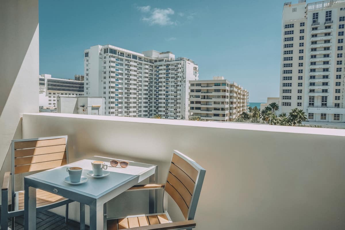 Premium bedding, in-room safe, desk, laptop workspace