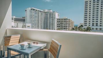 1 bedroom, premium bedding, in-room safe, desk