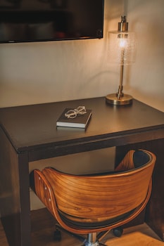 Hotel amenities such as safe, desk and work area at Iberostar Waves Berkeley Shore