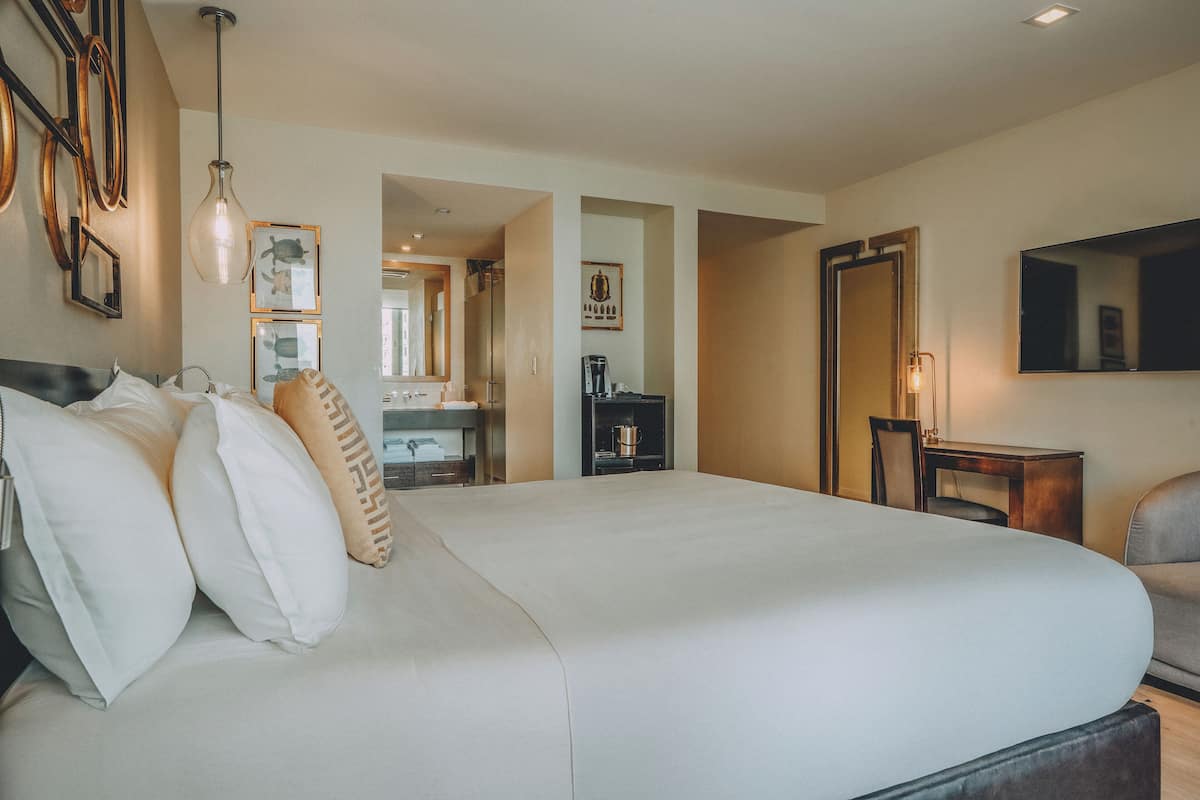 1 bedroom, premium bedding, in-room safe, desk