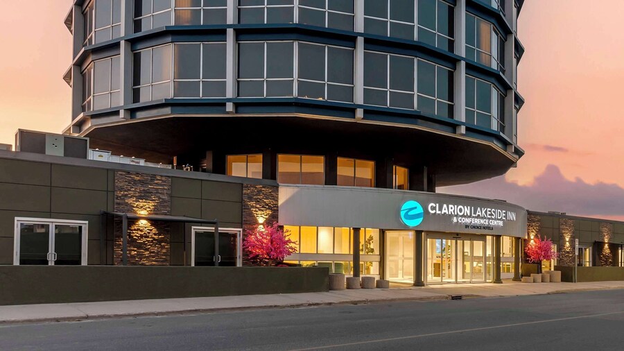 Clarion Lakeside Inn & Conference Centre