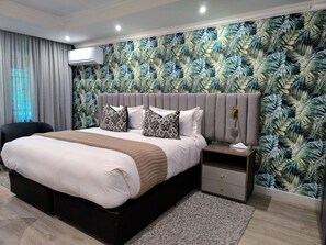 In-room safe, desk, free WiFi, bed sheets - Cresta Thapama (Francistown)