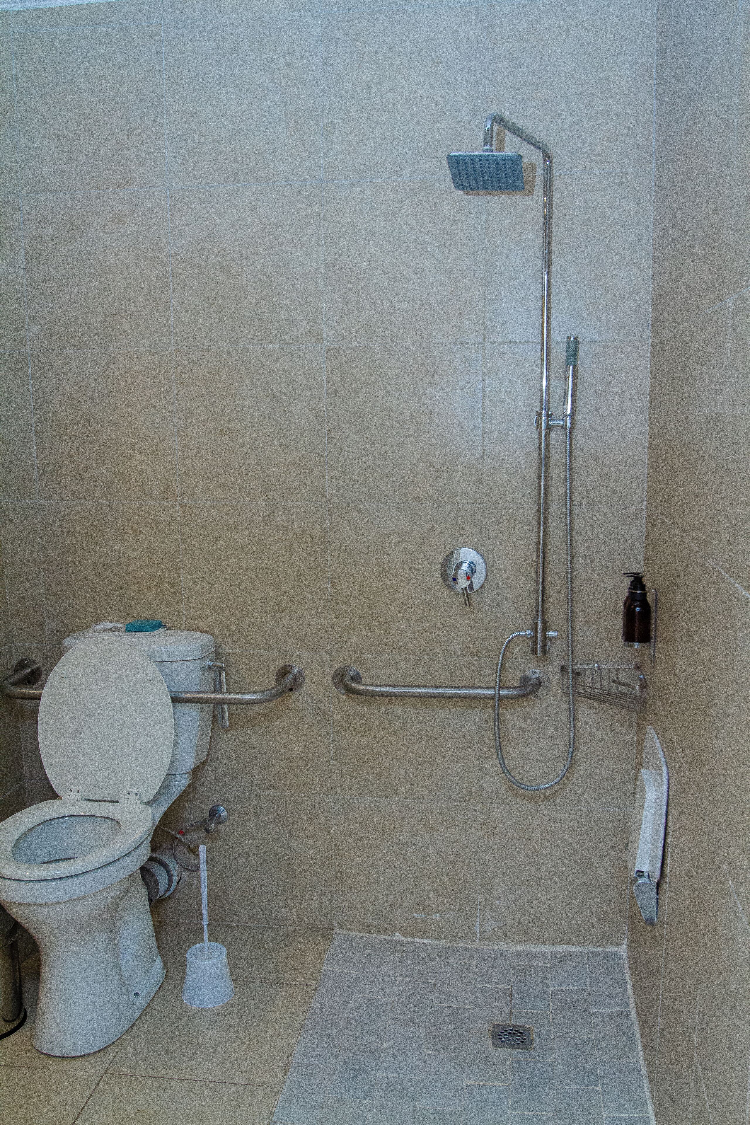 Room, 1 Double Bed, Accessible, Garden View | Bathroom | Combined shower/bathtub, deep-soaking bathtub, eco-friendly toiletries