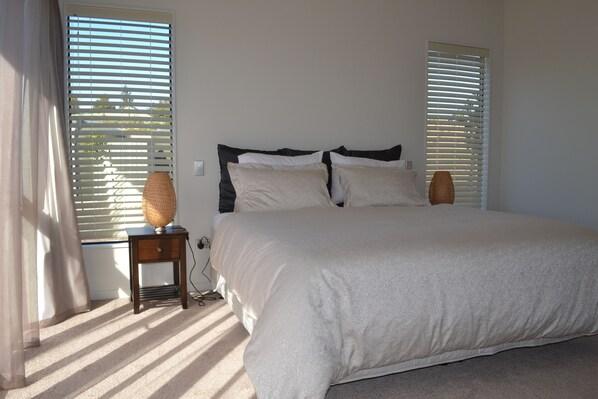 Studio Standard | Literie de qualité, décor unique, ameublement unique, bureau