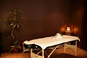 Deep-tissue massages, Swedish massages, sports massages, massages - Pine Hill Lodge (Mapua)
