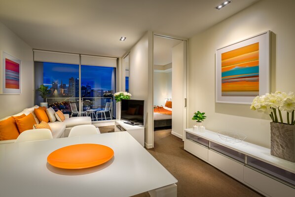 0-inch TV with satellite channels - Tribeca Serviced Apartments Melbourne (East Melbourne)