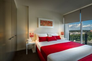 Desk, iron/ironing board, free WiFi, bed sheets - Tribeca Serviced Apartments Melbourne (East Melbourne)