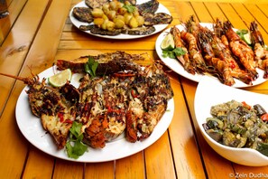 Breakfast served, alfresco dining 