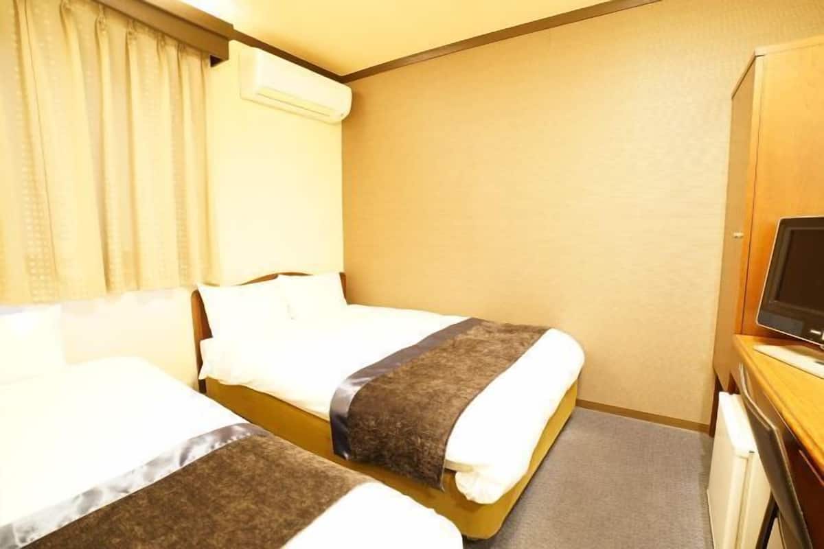 Desk, laptop workspace, iron/ironing board, free WiFi