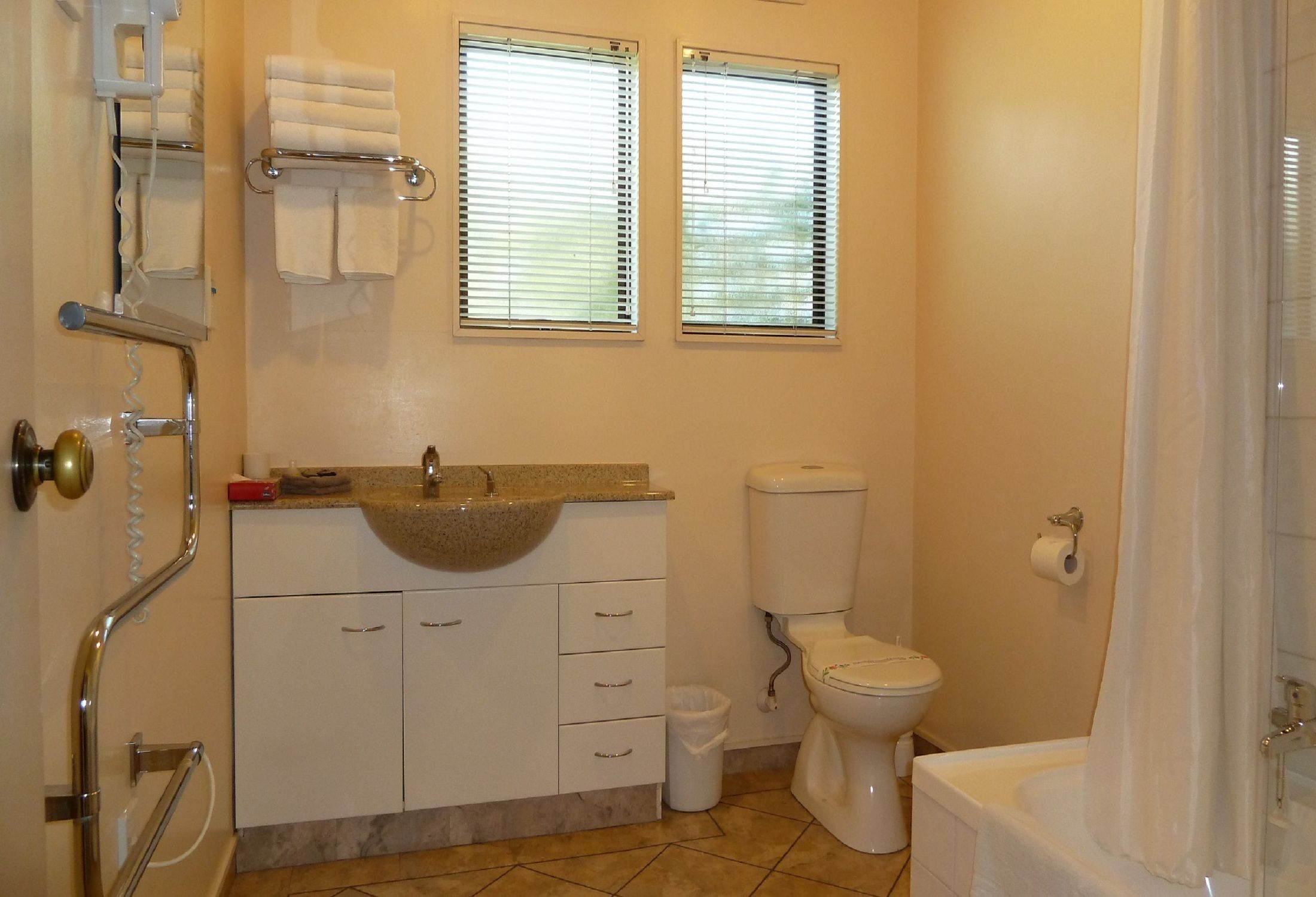 Studio Unit 1 | Bathroom | Free toiletries, hair dryer, towels