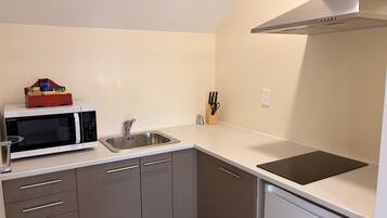 Standard Twin Room, Multiple Beds | Egyptian cotton sheets, in-room safe, individually furnished, desk