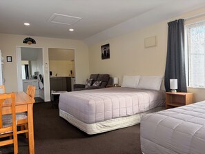 Standard Twin Room, Multiple Beds | Egyptian cotton sheets, in-room safe, individually furnished, desk - Tudor Lodge Motel (Nelson)