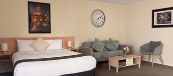 Tudor Lodge Motel